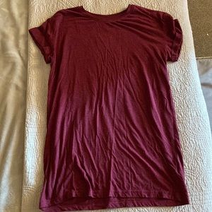 Maroon tee extra long